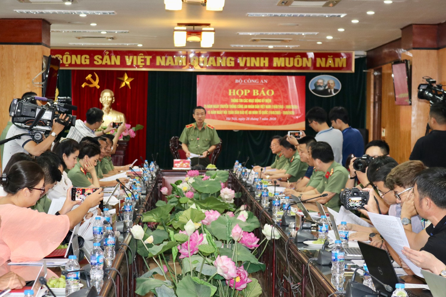 Toàn cảnh họp báo
