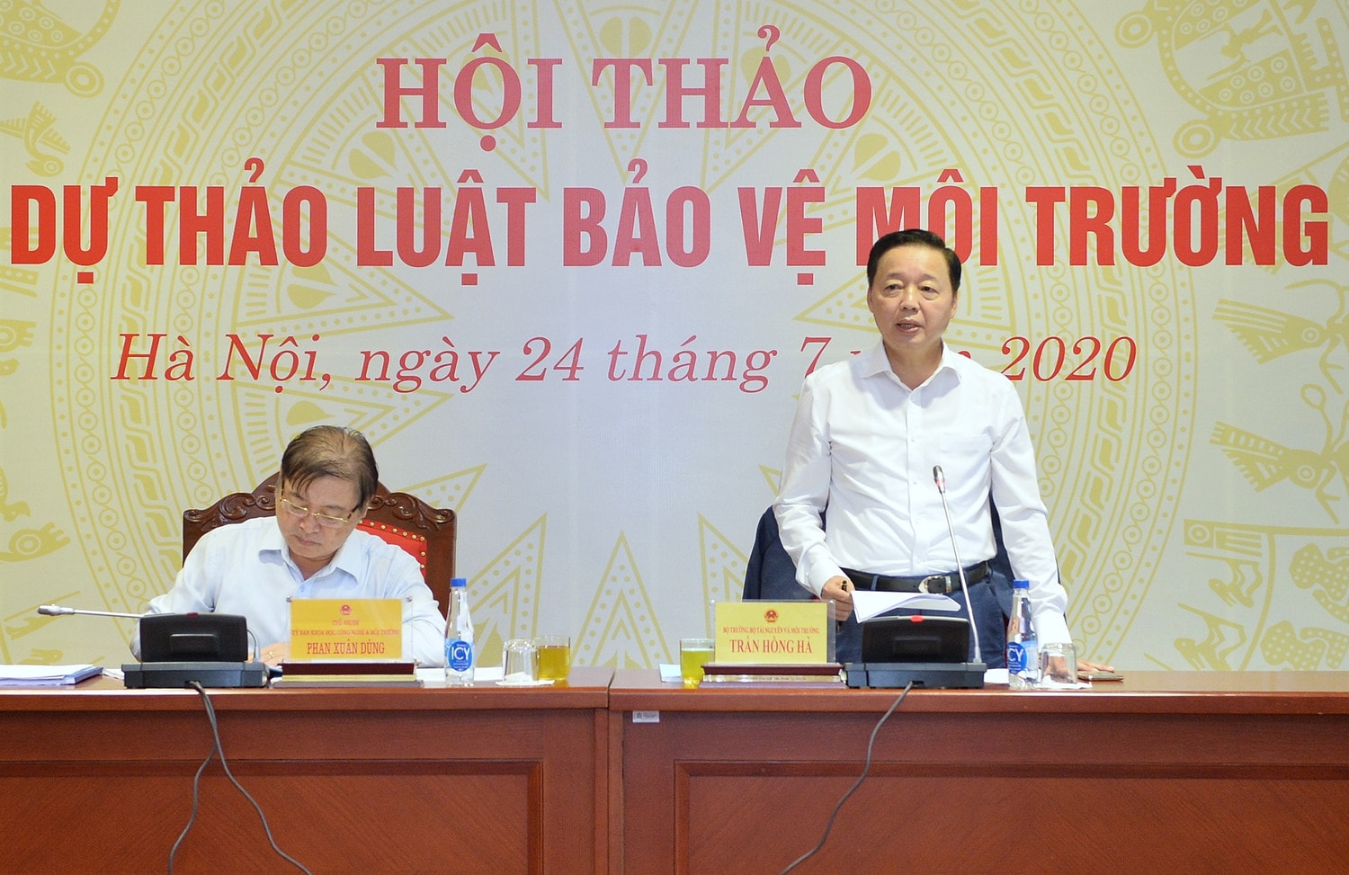 Bộ trưởng Bộ Tài nguyên và Môi trường phát biểu tại Hội thảo