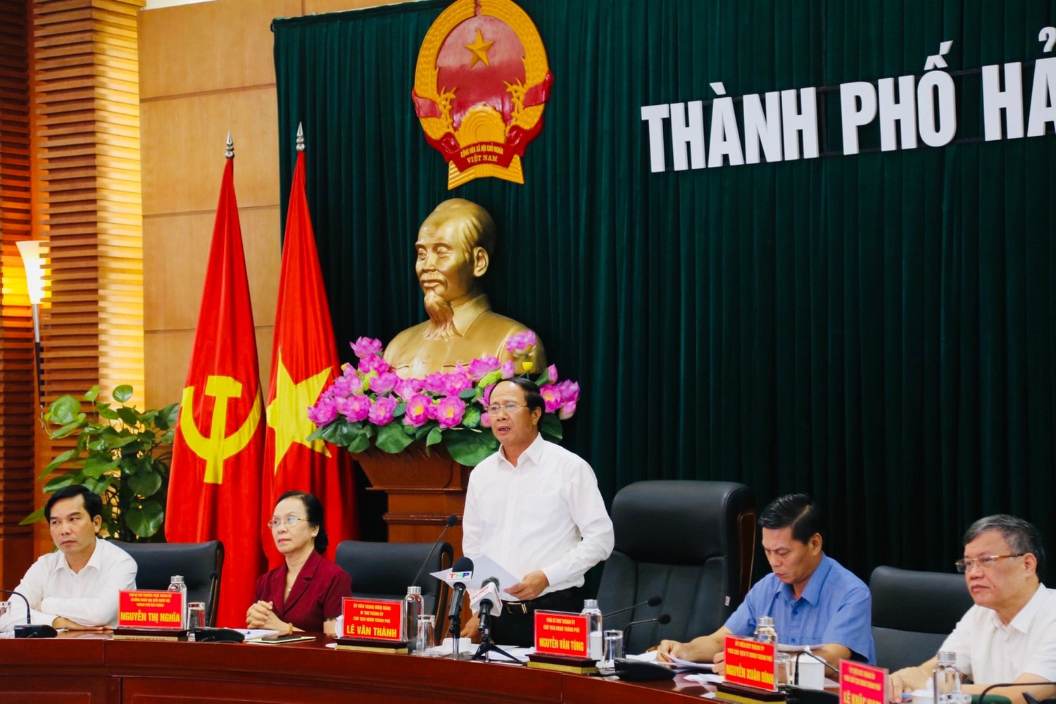 Bí thư Thành ủy Lê Văn Thành phát biểu chỉ đạo tại cuộc họp