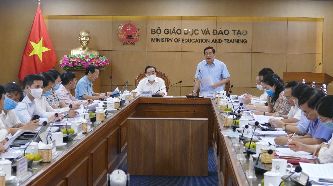 Ủy viên Trung ương Đảng, Chủ tịch Hội đồng Dân tộc Hà Ngọc Chiến phát biểu tại cuộc làm việc