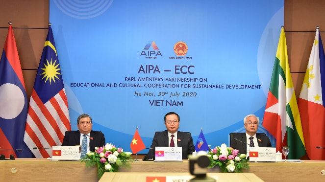 Phó Chủ tịch Quốc hội Phùng Quốc Hiển dự Hội nghị trực tuyến Đối tác nghị viện về hợp tác giáo dục, văn hóa Ảnh: Quang Khánh