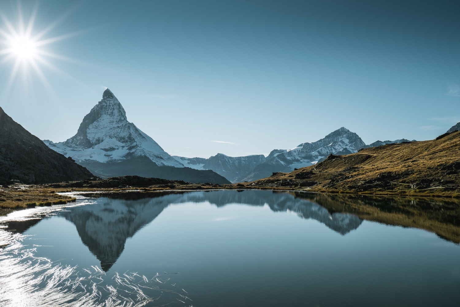 Núi Matterhorn nhìn từ hồ Riffel. Nguồn: Switzerland Tourism
