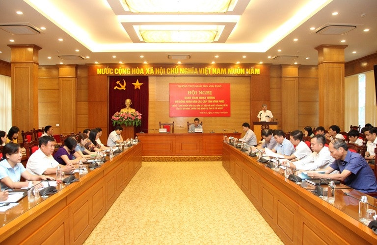 Phó Chủ tịch HĐND tỉnh Nguyễn Kim Khải phát biểu kết luận hội nghị. Ảnh: Dương Chung