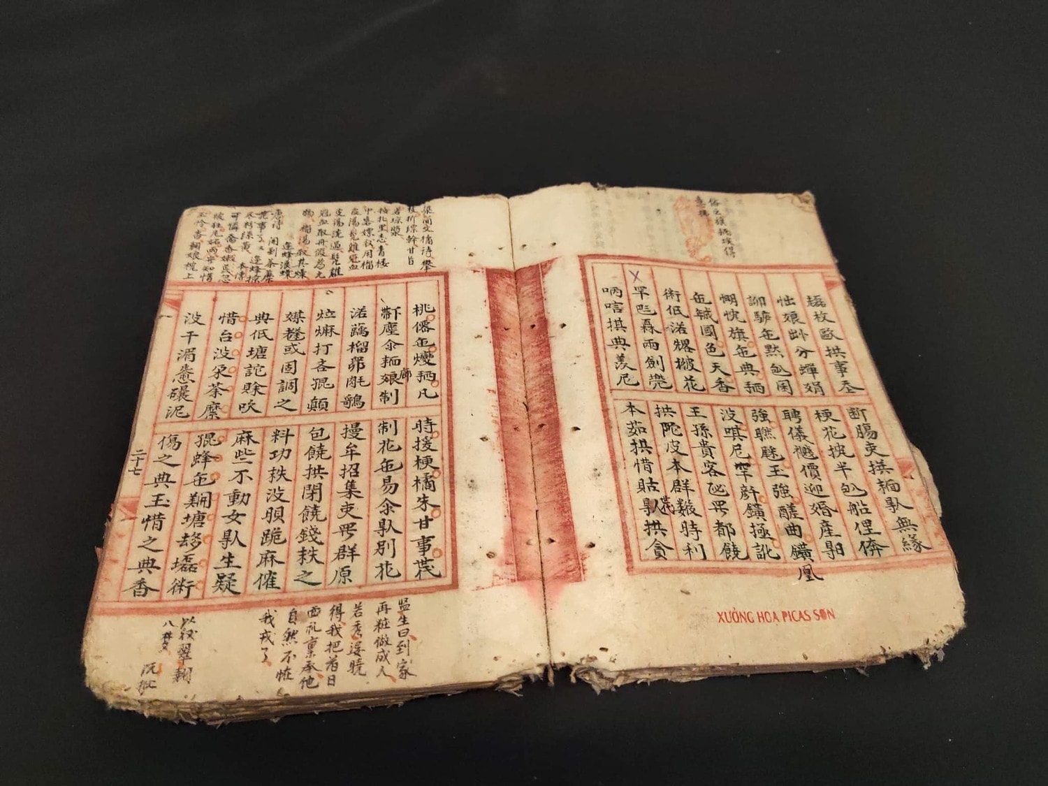 Bản Truyện Kiều do Công Thiện Đường in vào mùa Đông năm Mậu Tuất (1898), thời vua Thành Thái Bản Truyện Kiều do Công Thiện Đường in vào mùa Đông năm Mậu Tuất (1898), thời vua Thành Thái