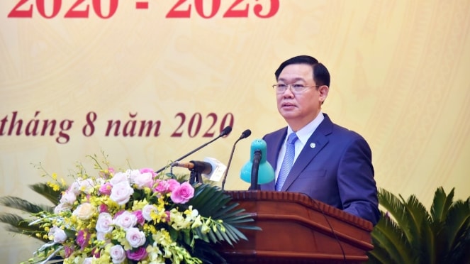Bí thư Thành ủy, Trưởng đoàn ĐBQH thành phố Hà Nội Vương Đình Huệ phát biểu chỉ đạo Đại hội