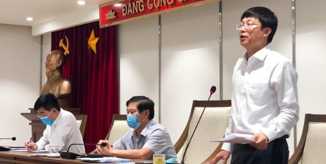 Phó chủ tịch UBND quận Cầu Giấy Trần Việt Hà thông tin tại buổi giao ban báo chí chiều 11.8