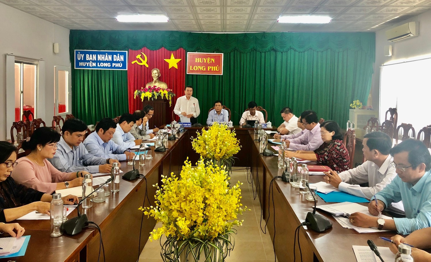 Tổ đại biểu HĐND tỉnh Sóc Trăng, đơn vị huyện Long Phú tổ chức họp thảo luận văn kiện Kỳ họp thứ 19 của HĐND tỉnh Ảnh: Ngọc Tám