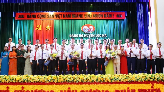 Ban chấp hành Đảng bộ huyện Lộc Hà Khóa IV, nhiệm kỳ 2020-2025 ra mắt đại hội
