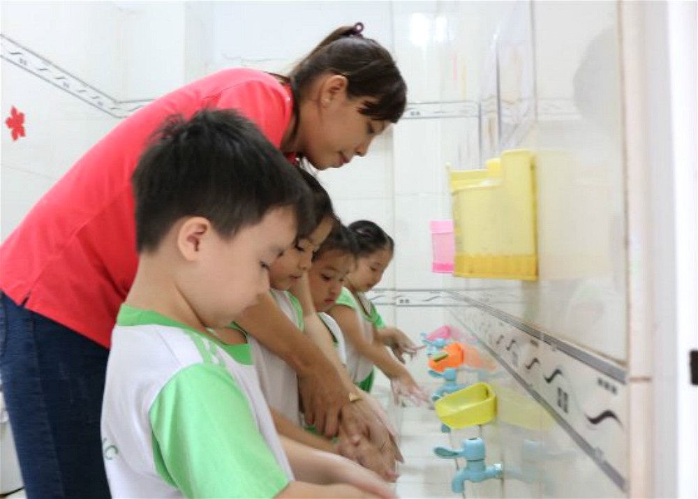 Hướng dẫn học sinh rửa tay đúng cách