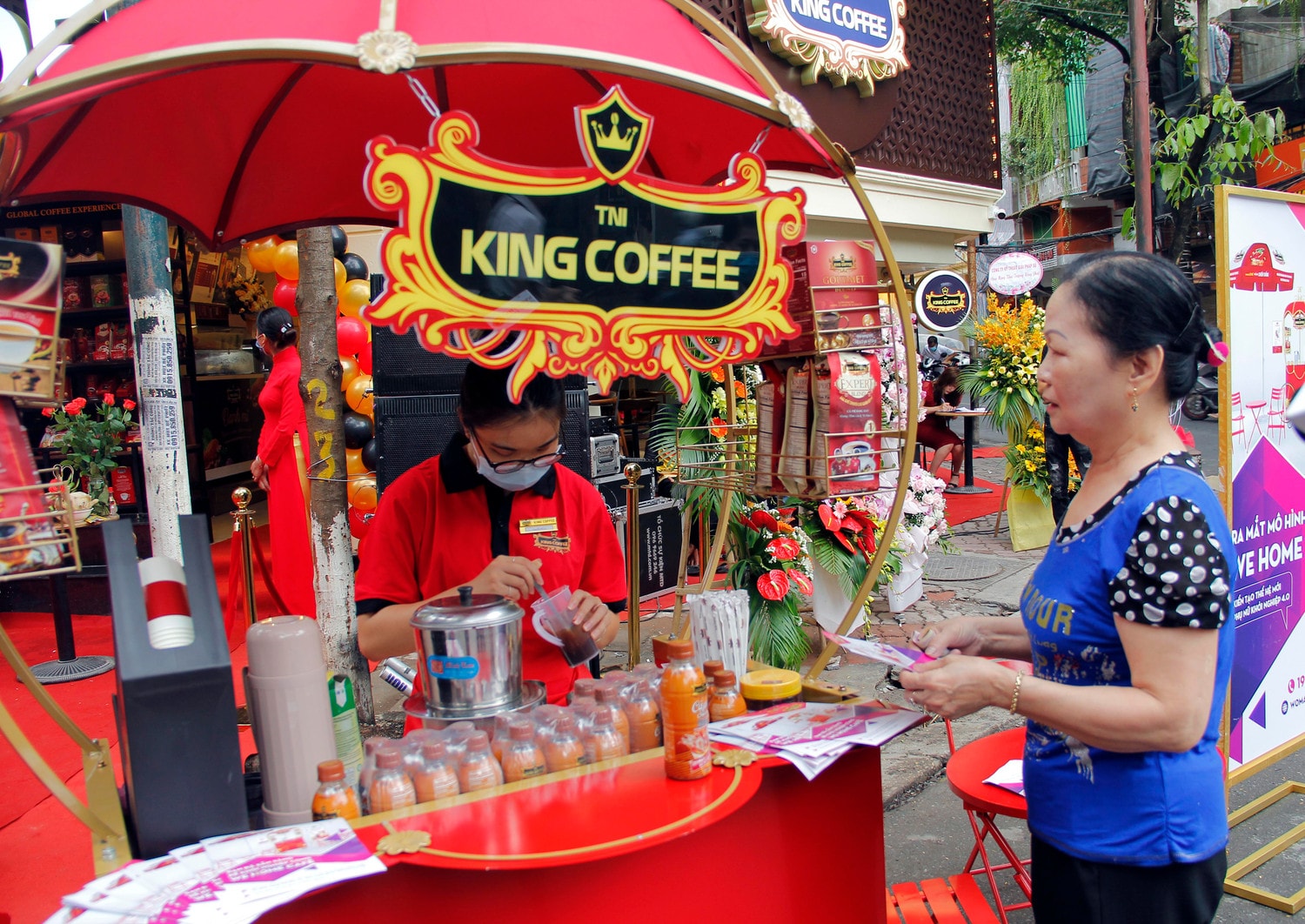 Mô hình WE Home café được người dân Hà Nội vui vẻ đón nhận Mô hình WE Home café được người dân Hà Nội vui vẻ đón nhận