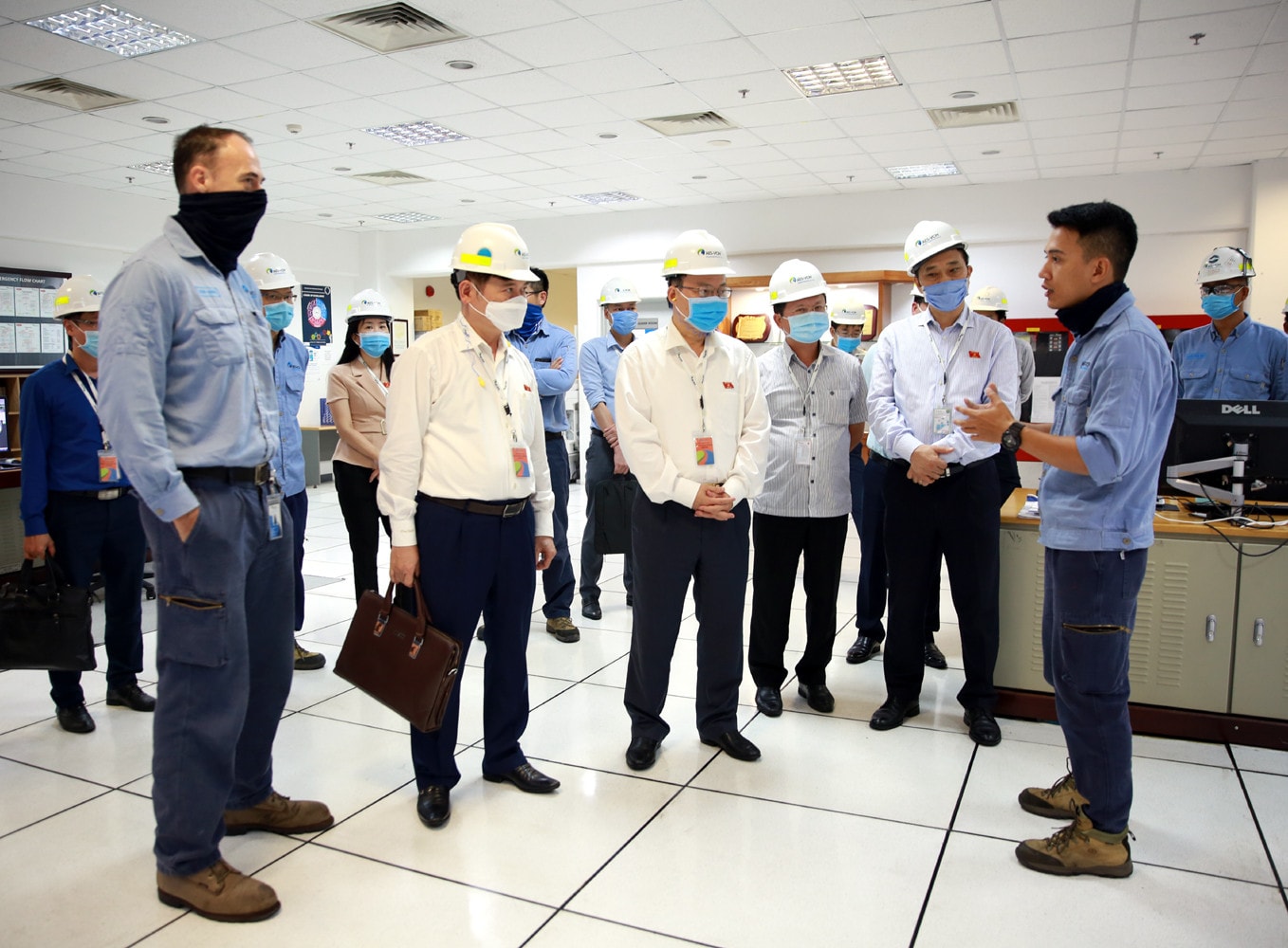 Phó Chủ tịch Quốc hội Phùng Quốc Hiển và Đoàn công tác khảo sát tại Nhà máy nhiệt điện BOT Mông Dương