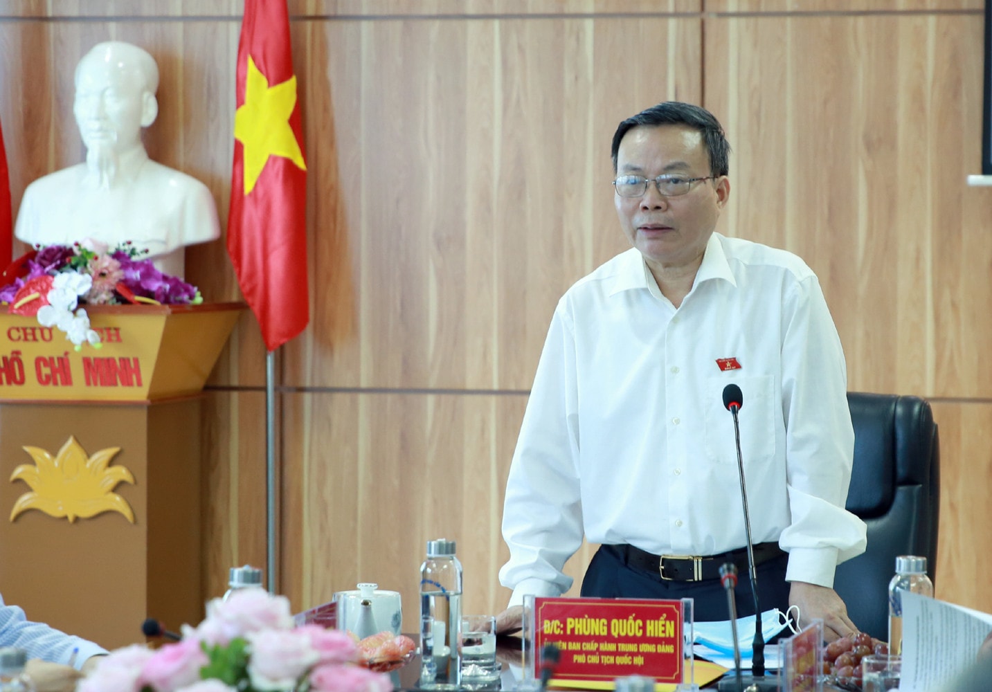 Phó Chủ tịch Quốc hội Phùng Quốc Hiển phát biểu tại cuộc làm việc