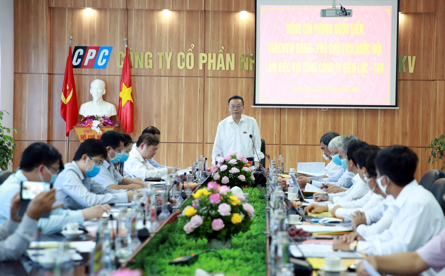 Đoàn công tác của Quốc hội do Phó Chủ tịch Quốc hội Phùng Quốc Hiển làm Trưởng đoàn làm việc với Tổng công ty Điện lực – TKV