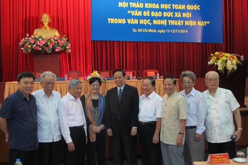 Nguyên Tổng Bí thư Lê Khả Phiêu với một số lãnh đạo Hội Nhà báo Việt Nam