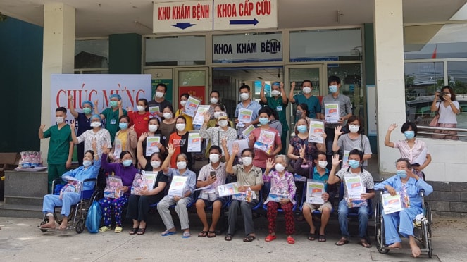 Trao quyết định ra viện cho 31 bệnh nhân