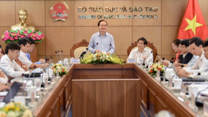 Bộ trưởng Bộ GD-ĐT Phùng Xuân Nhạ chia sẻ tại Hội nghị Ảnh: Cẩm Vân