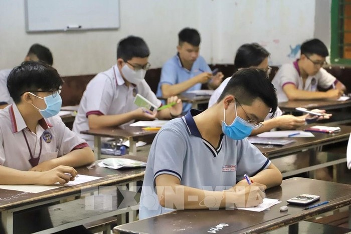 Thí sinh chuẩn bị làm bài thi tại điểm Trường THPT Trưng Vương, TP Hồ Chí Minh
