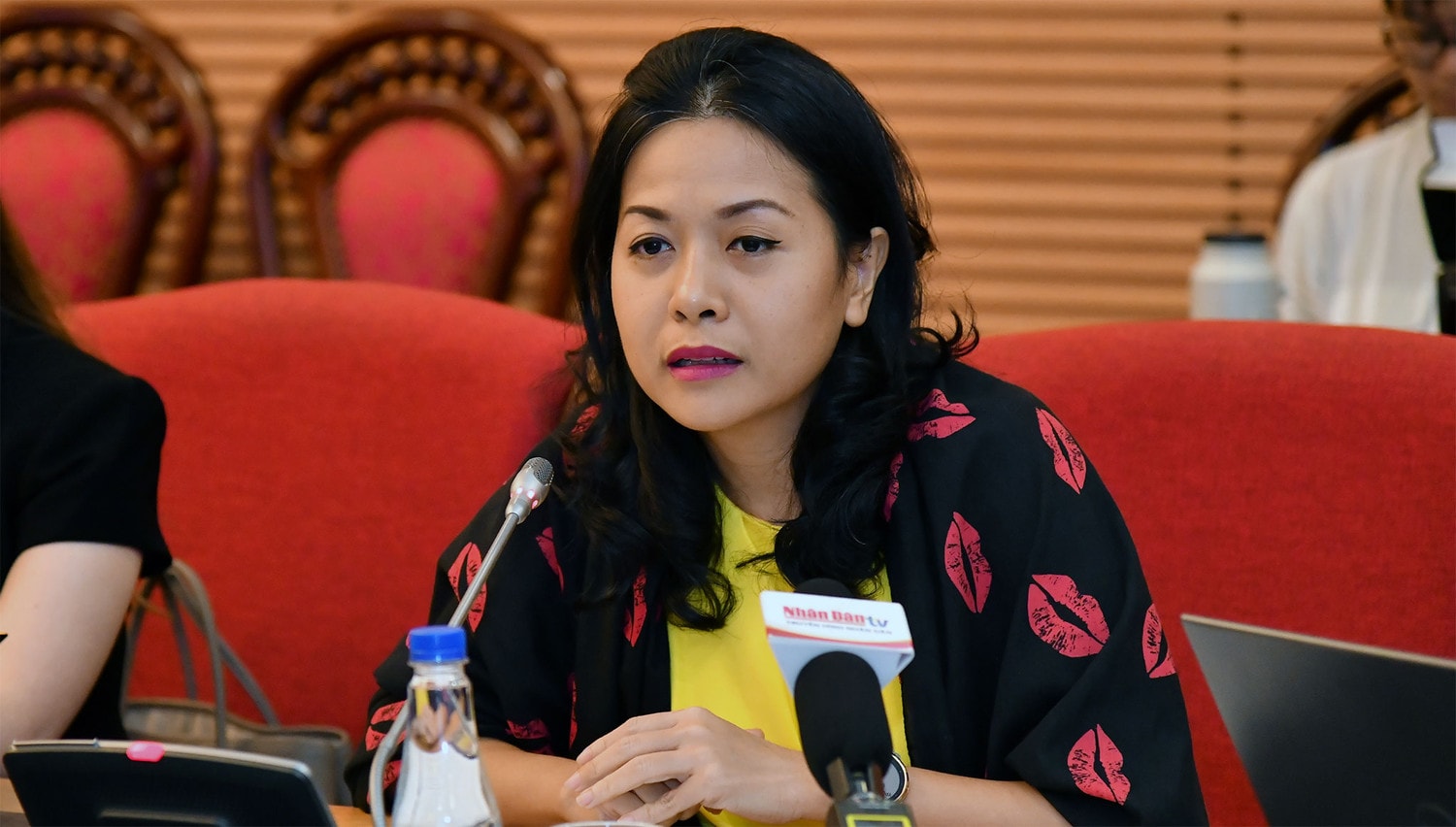 Phó Tổng giám đốc Tập đoàn Tân Hiệp Phát Bà Trần Uyên Phương phát biểu tại tọa đàm