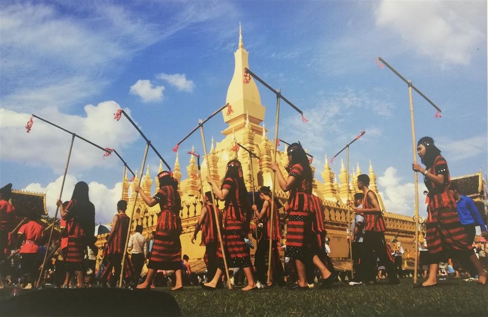 Múa mặt nạ Indramayu, John Hantoro Pudjoko (Indonesia)