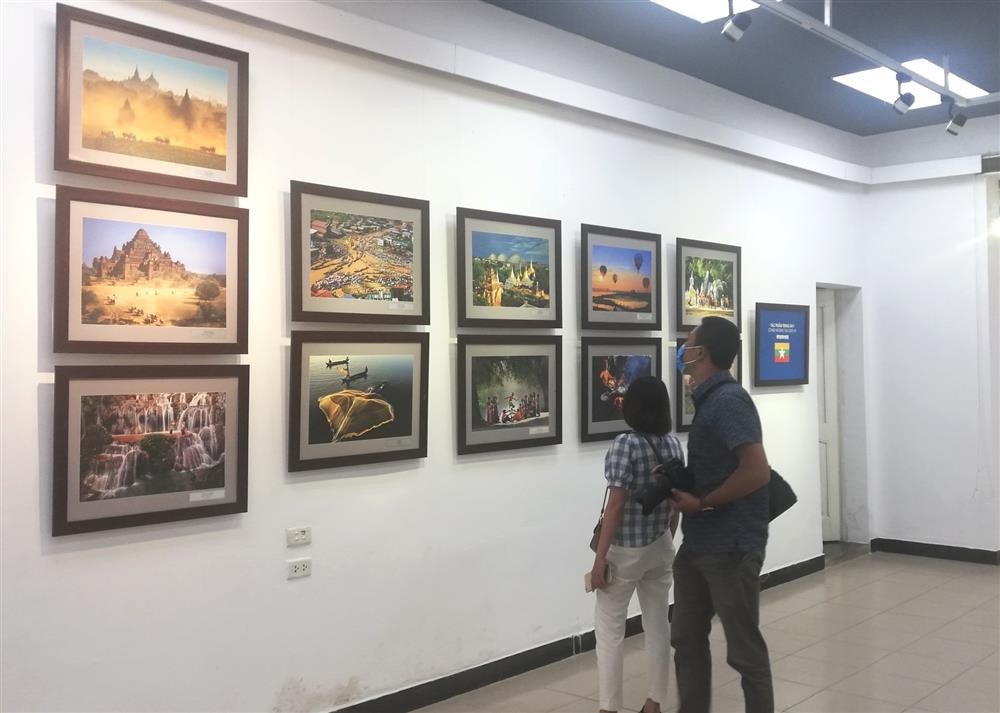 Triển lãm ảnh với chủ đề: “Đất nước, con người ASEAN”