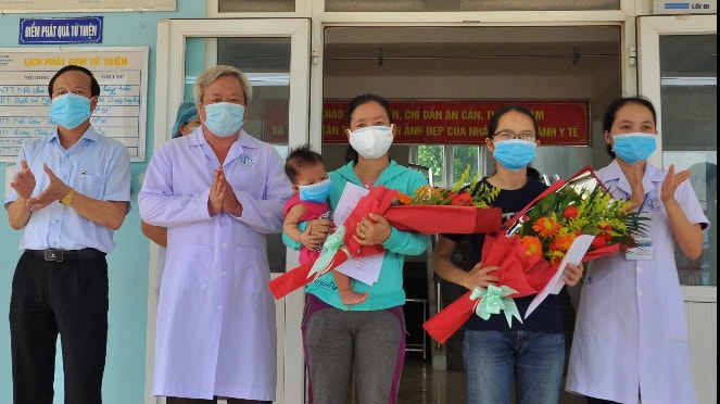 Hai bệnh nhân COVID-19 đầu tiên khỏi bệnh ở Quảng Trị