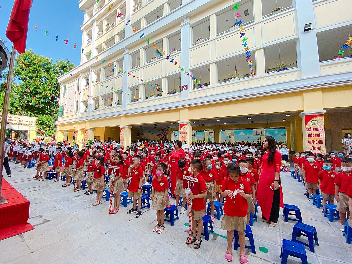 Trường Tiểu học Tràng An đã được UBND TP Hà Nội công nhận là trường đại chuẩn Quốc gia mức độ 2 và phê duyệt đề án trường Chất lượng cao. Trường Tiểu học Tràng An đã được UBND TP Hà Nội công nhận là trường đại chuẩn Quốc gia mức độ 2 và phê duyệt đề án trường Chất lượng cao.