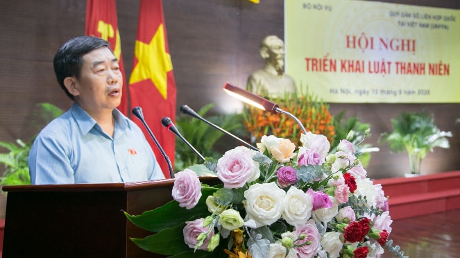 Phó Chủ nhiệm Ủy ban Văn hóa, Giáo dục, TN, TN và NĐ Nguyễn Văn Tuyết phát biểu tại Hội nghị