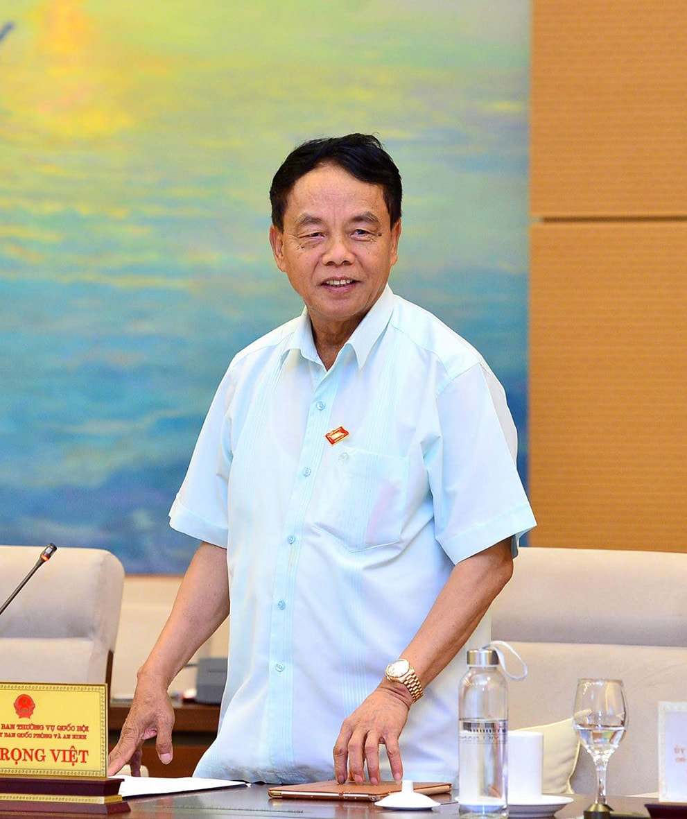 Chủ nhiệm Ủy ban Quốc phòng và An ninh Võ Trọng Việt trình bày Báo cáo thẩm tra