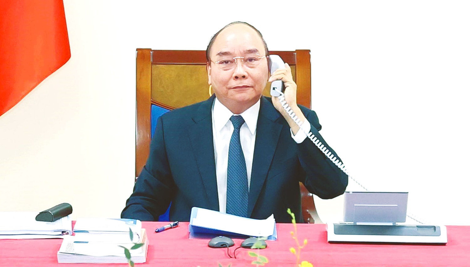 Thủ tướng Chính phủ Nguyễn Xuân Phúc điện đàm với Thủ tướng Đức Angela Merkel. Ảnh: VGP