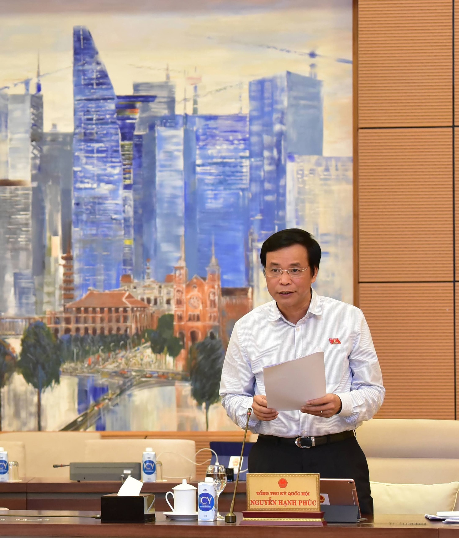 Tổng Thư ký Quốc hội, Chủ nhiệm Văn phòng Quốc hội Nguyễn Hạnh Phúc trình bày Báo cáo một số vấn đề về việc chuẩn bị Kỳ họp thứ Mười Tổng Thư ký Quốc hội, Chủ nhiệm Văn phòng Quốc hội Nguyễn Hạnh Phúc trình bày Báo cáo một số vấn đề về việc chuẩn bị Kỳ họp thứ Mười