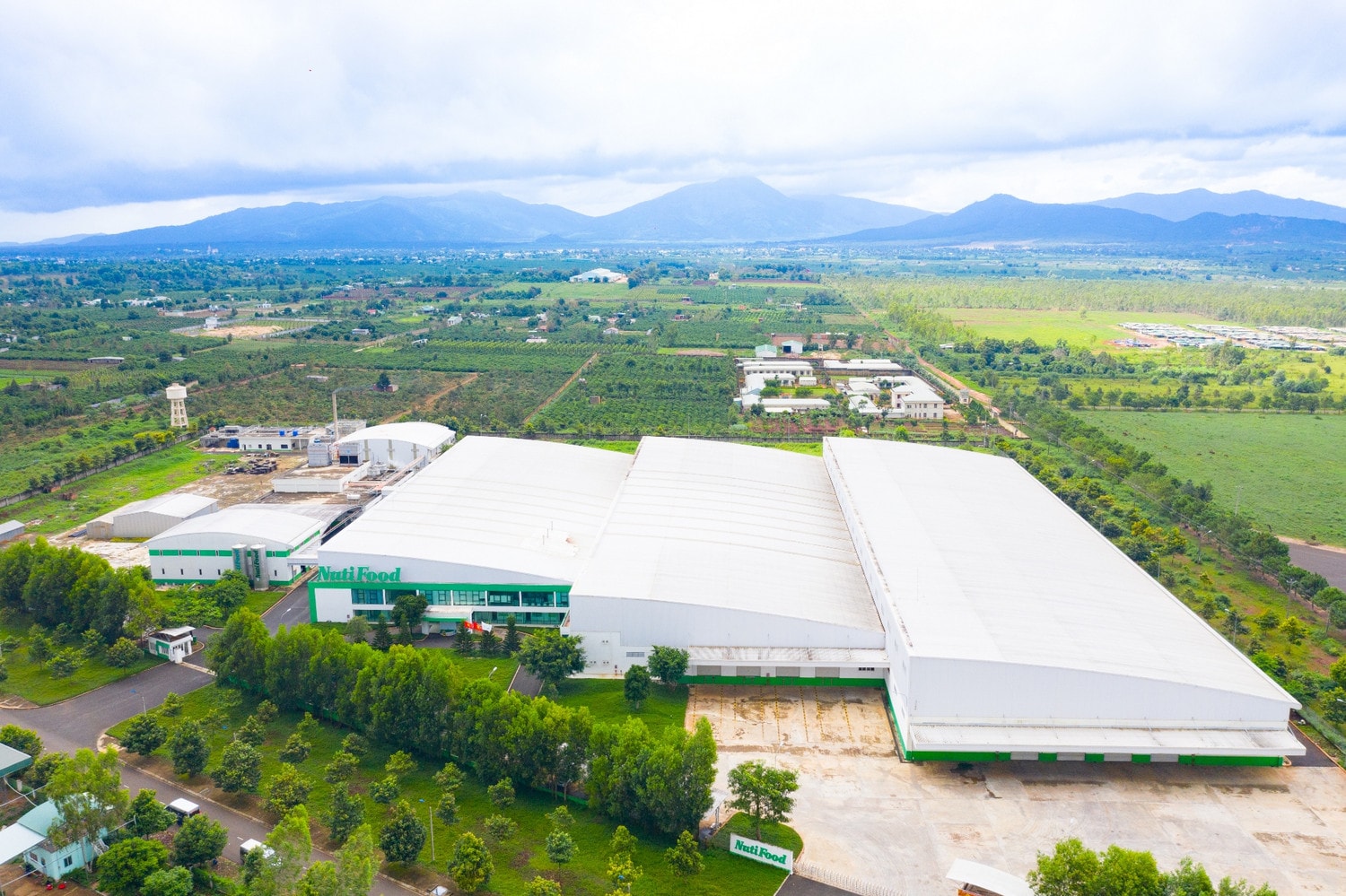 Nhà máy sữa tươi