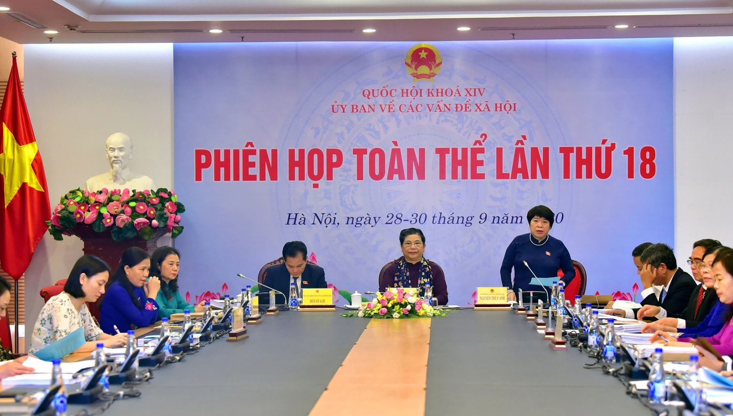 Chủ nhiệm Ủy ban về các vấn đề Xã hội Nguyễn Thúy Anh phát biểu khai mạc