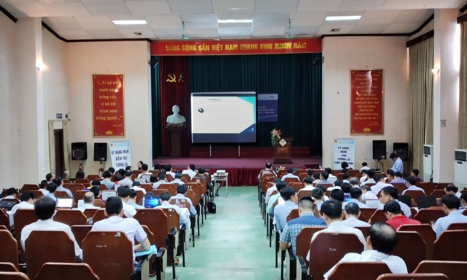 Toàn cảnh Hội nghị