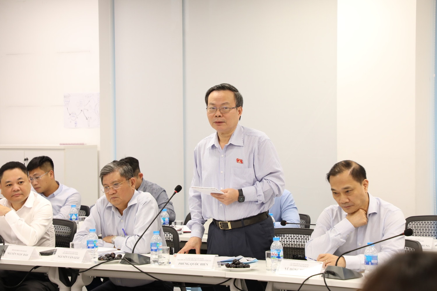 Ủy viên Trung ương Đảng, Phó Chủ tịch Quốc hội Phùng Quốc Hiển phát biểu tại buổi làm việc