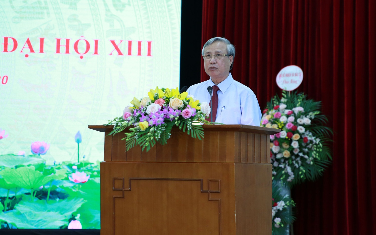 Thường trực Ban Bí thư Trần Quốc Vượng phát biểu tại Lễ khai trương Trang tin điện tử Đảng Cộng sản Việt Nam - Đại hội XIII Thường trực Ban Bí thư Trần Quốc Vượng phát biểu tại Lễ khai trương Trang tin điện tử Đảng Cộng sản Việt Nam - Đại hội XIII