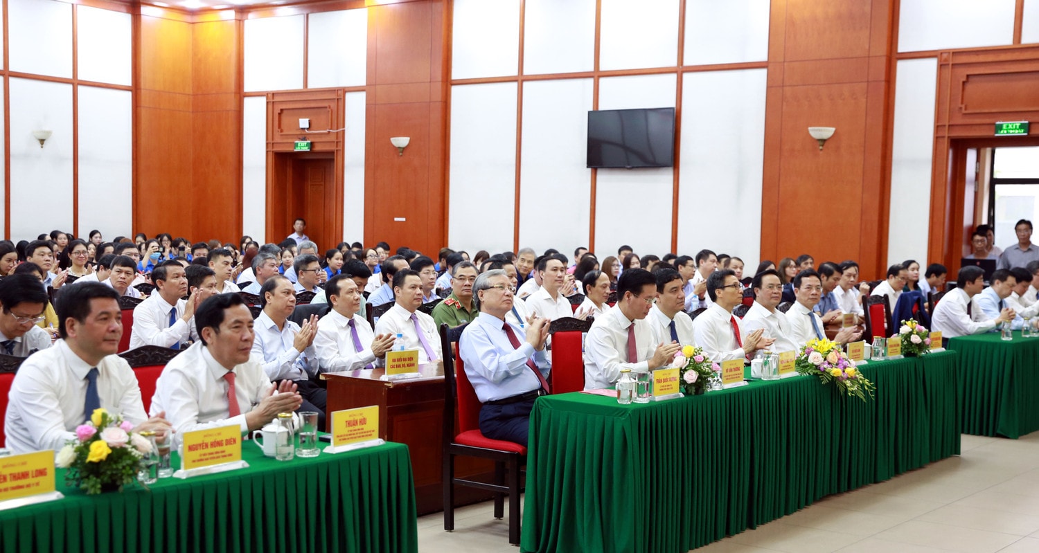 Các đại biểu tham dự Lễ khai trương Trang tin điện tử Đảng Cộng sản Việt Nam - Đại hội XIII Các đại biểu tham dự Lễ khai trương Trang tin điện tử Đảng Cộng sản Việt Nam - Đại hội XIII