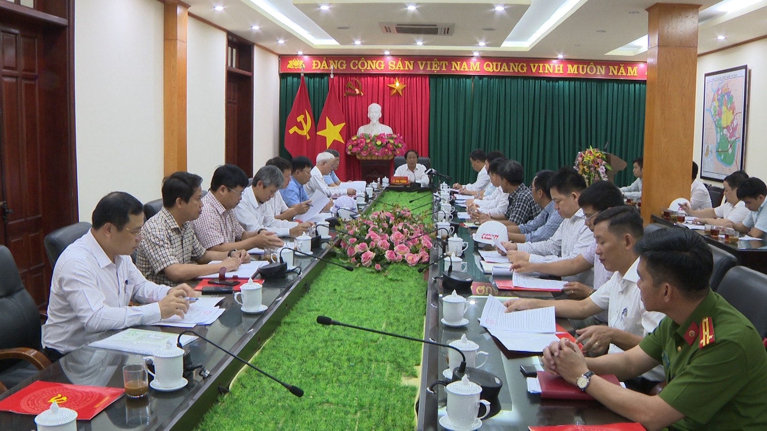 Quang cảnh cuộc họp