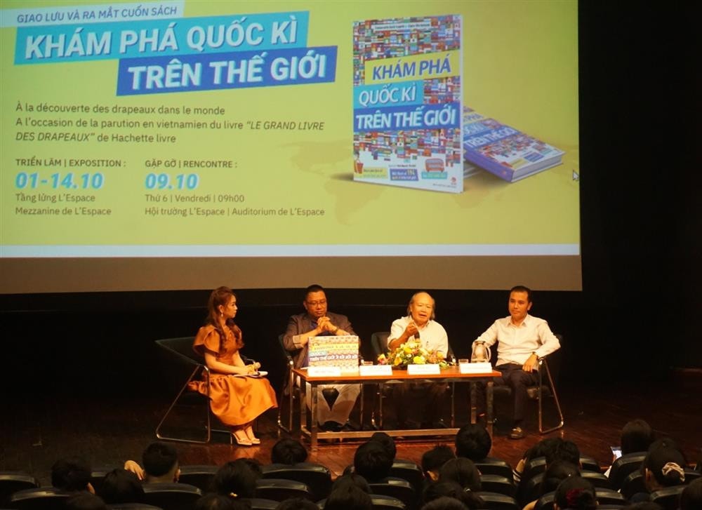 Tọa đàm ra mắt sách "Khám phá quốc kỳ trên thế giới"