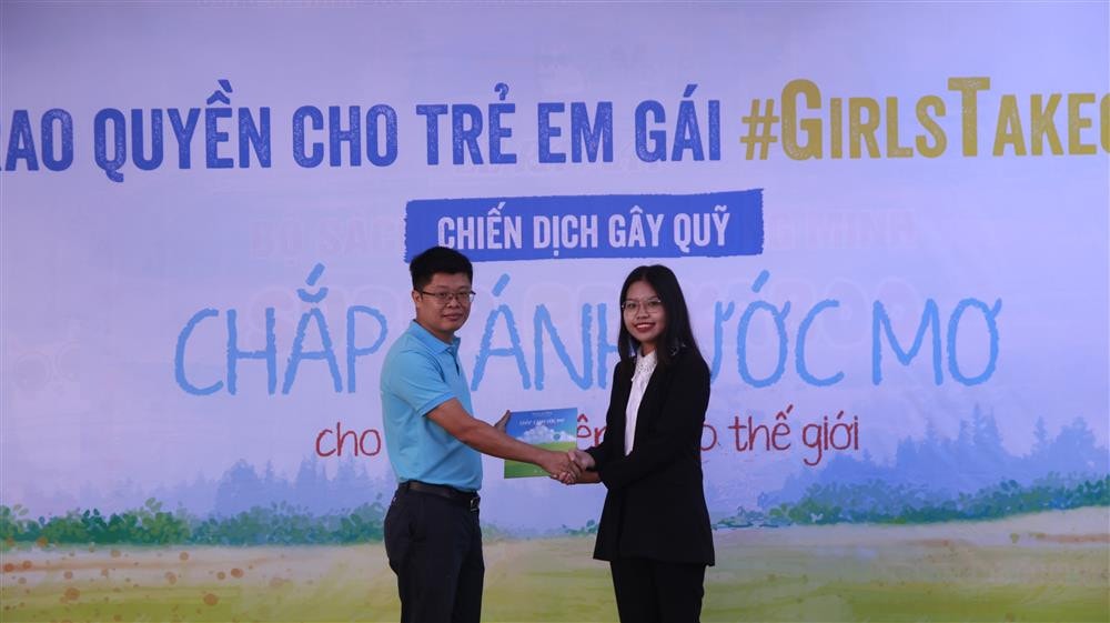 Tổng biên tập Ehomebooks, Trịnh Minh Tuấn và Ý Nhi Tổng biên tập Ehomebooks, Trịnh Minh Tuấn và Ý Nhi