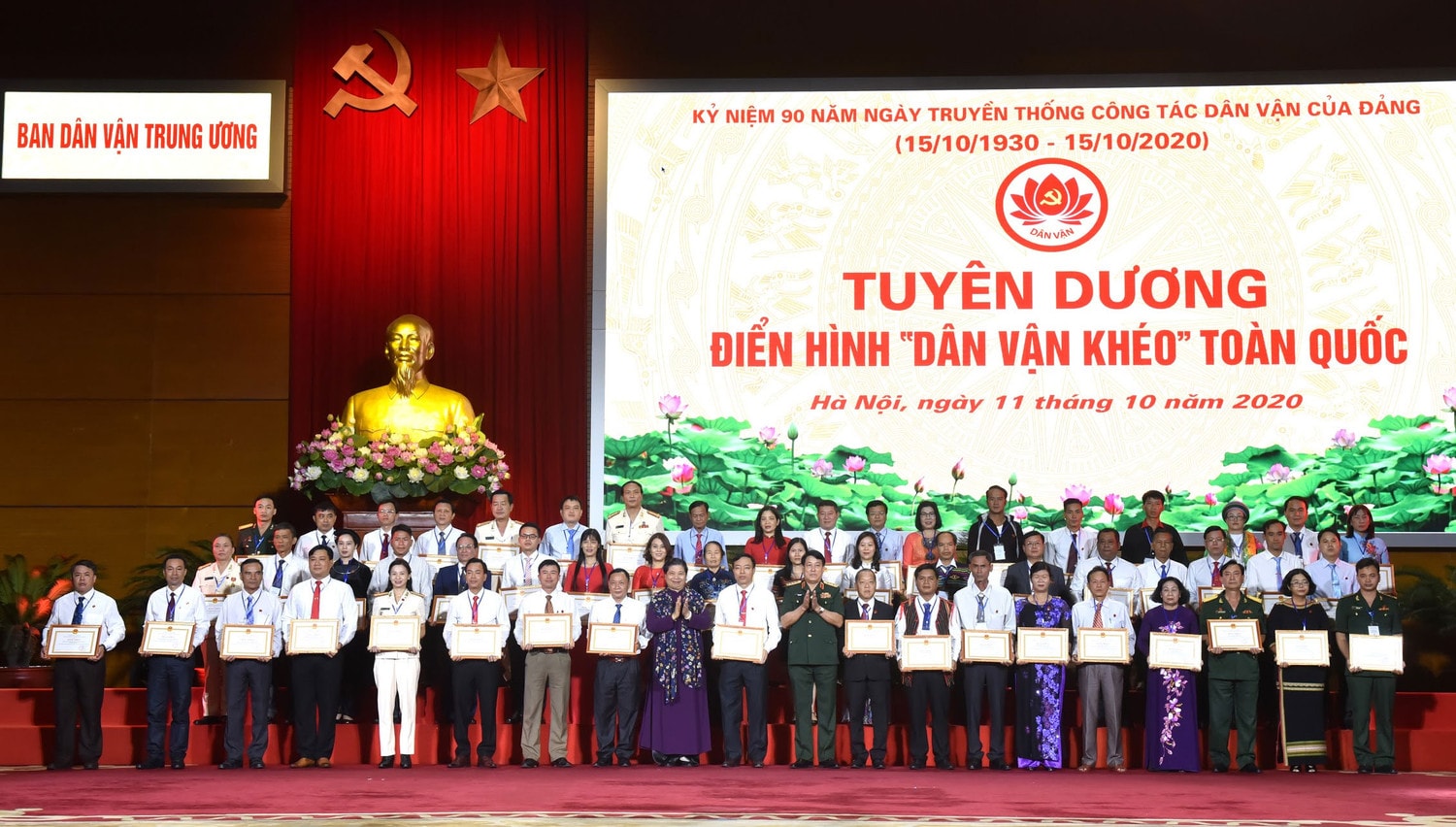 Thường trực Ban Bí thư Trần Quốc Vượng dự gặp mặt, tuyên dương điển hình 