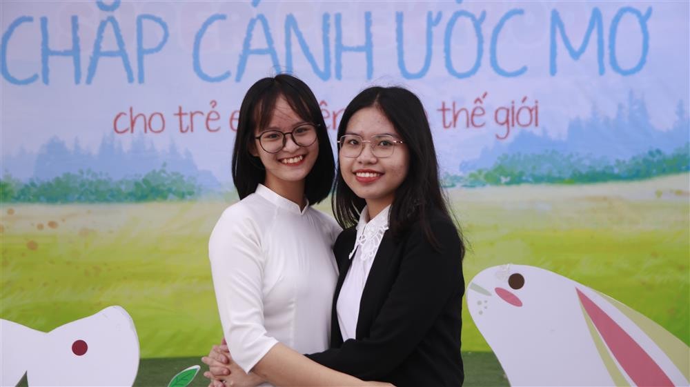 Hai em gái được trao quyền Hai em gái được trao quyền