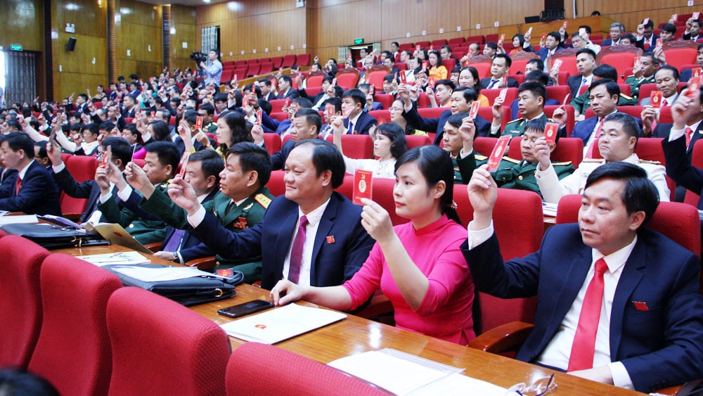 Các đại biểu biểu quyết thông qua chương trình, nội quy, quy chế Đại hội.