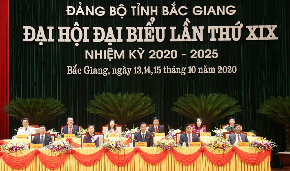 Đoàn Chủ tịch Đại hội