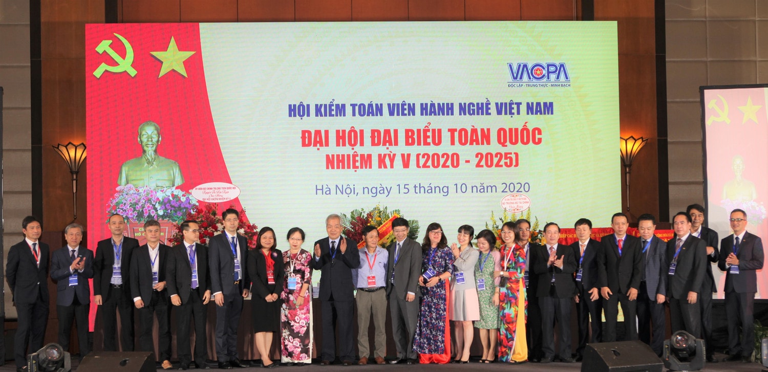 Ban Chấp hành Hội Kiểm toán viên hành nghề Việt Nam nhiệm kỳ V 2020-2025 Ảnh: Hồ Long