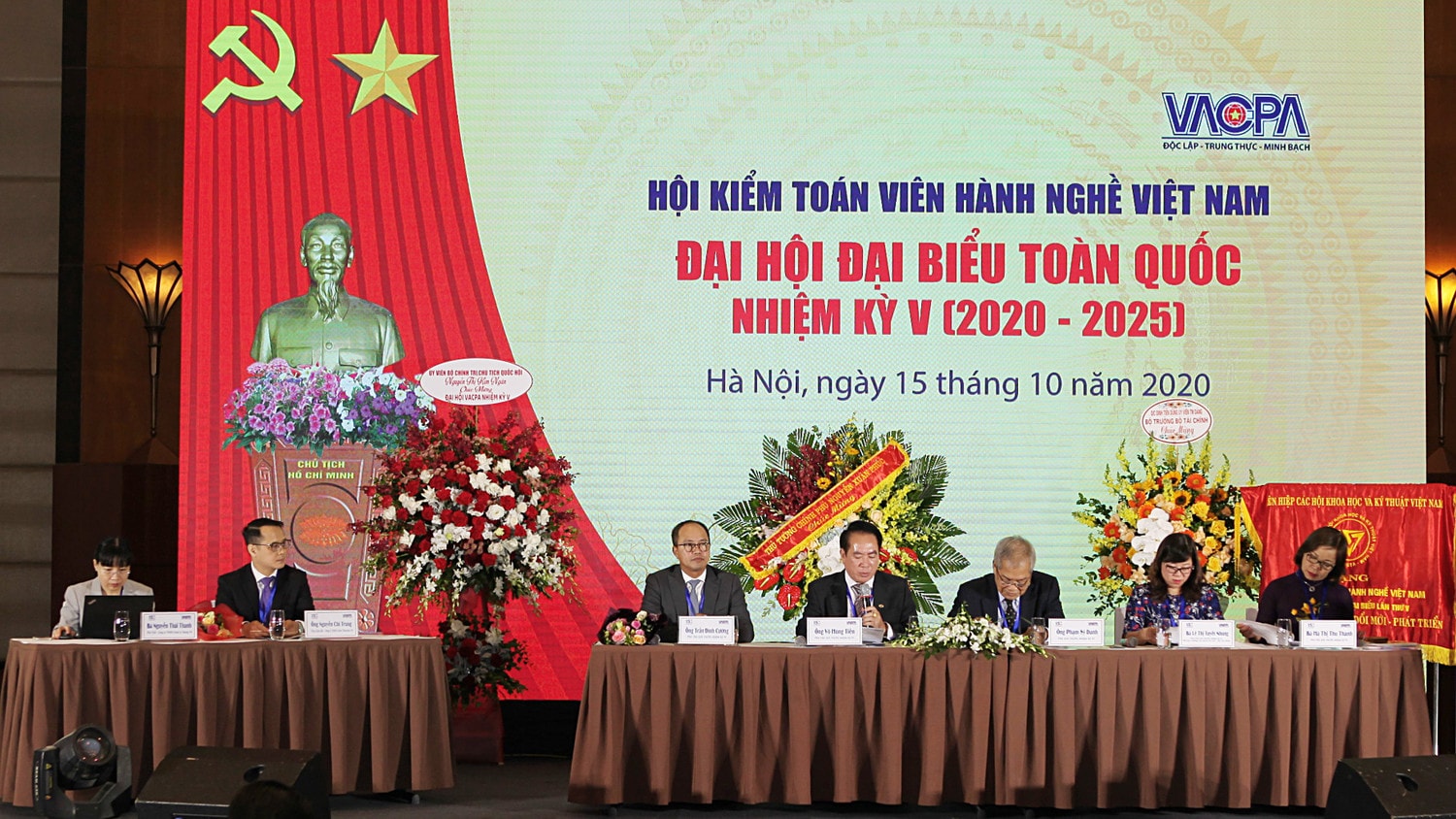 Đoàn Chủ tịch điều hành Đại hội Ảnh: Hồ Long