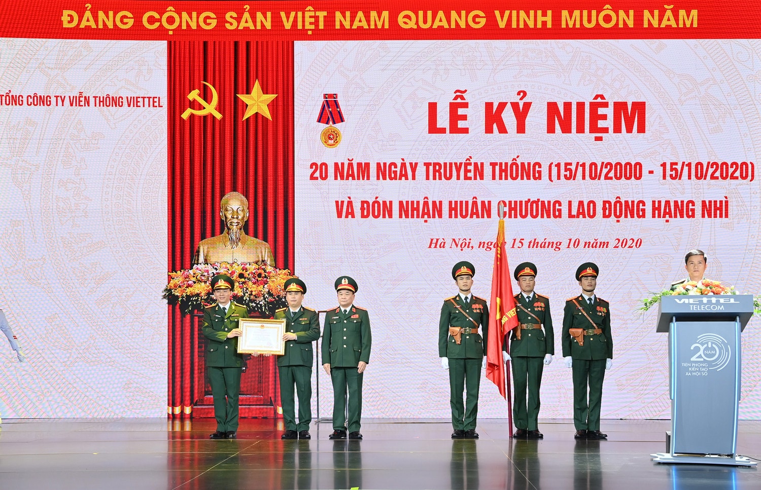 Lễ đón nhận Huân chương Lao động Hạng Nhì
