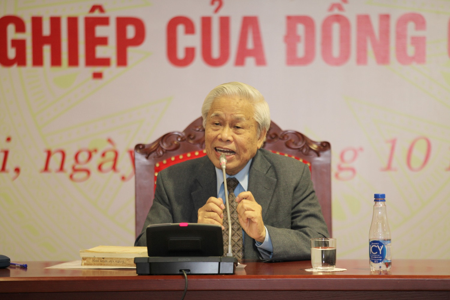Nhà thơ Vũ Quần Phương nói chuyện về cuộc đời và sự nghiệp của đồng chí Tố Hữu Nhà thơ Vũ Quần Phương nói chuyện về cuộc đời và sự nghiệp của đồng chí Tố Hữu