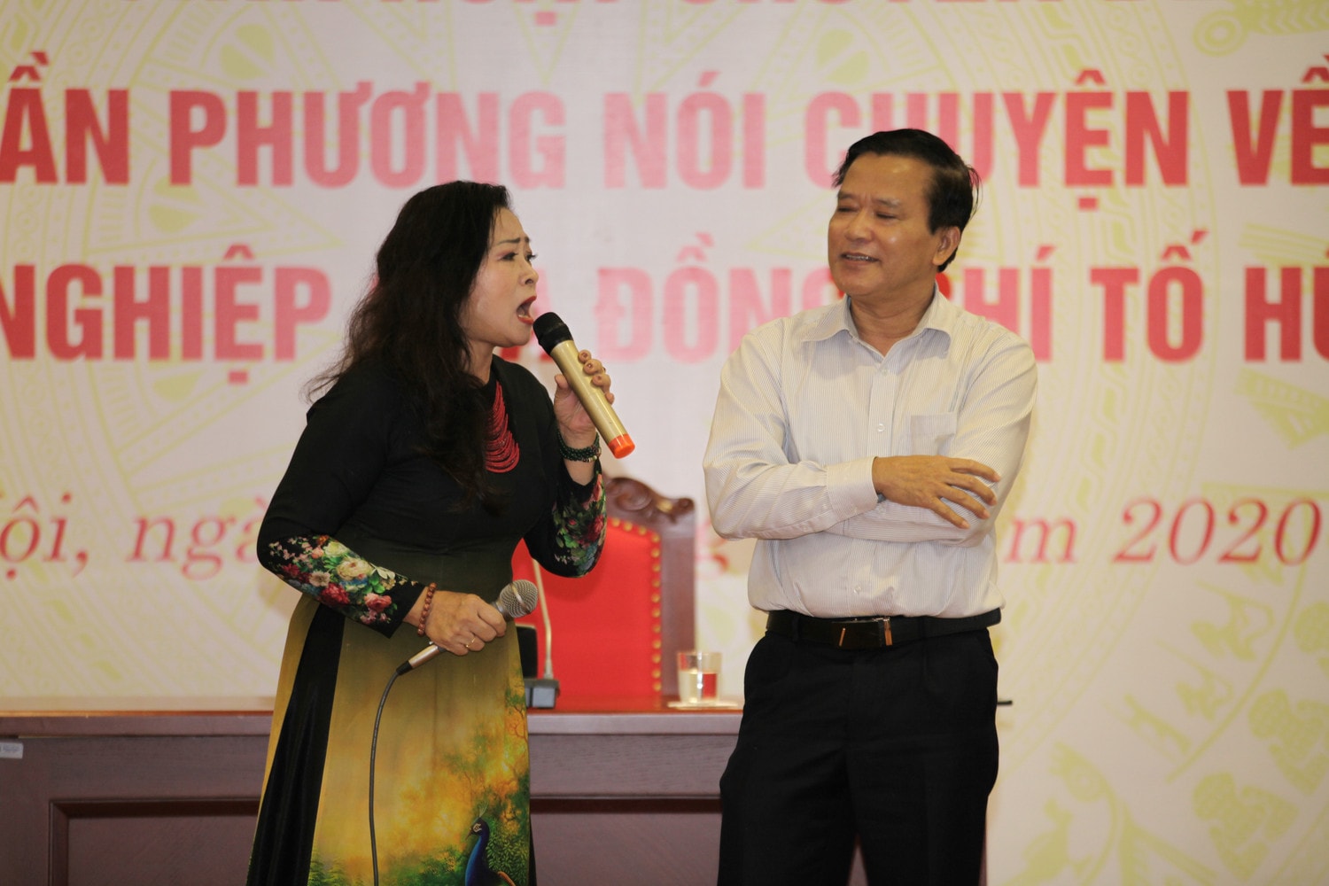 Phó Chủ nhiệm Ủy ban Tư pháp Nguyễn Văn Pha cùng NSƯT Hà Vy ngâm những bài thơ đi theo năm tháng của đồng chí Tố Hữu Phó Chủ nhiệm Ủy ban Tư pháp Nguyễn Văn Pha cùng NSƯT Hà Vy ngâm những bài thơ đi theo năm tháng của đồng chí Tố Hữu