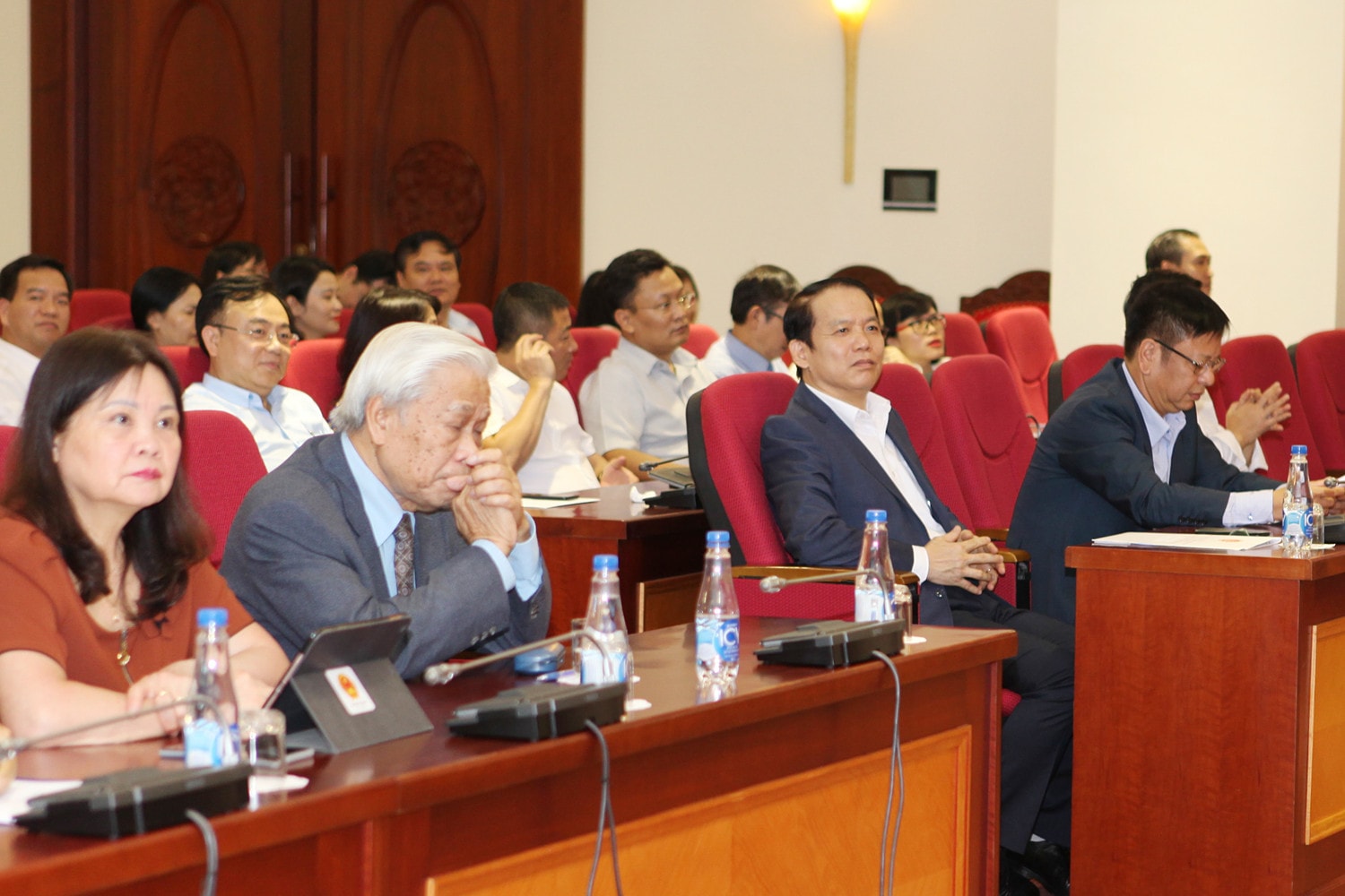 Các đại biểu tới dự buổi sinh hoạt chuyên đề