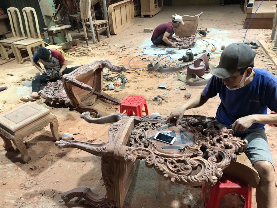 Sản xuất đồ gỗ tại xã Vạn Điểm, huyện Thường Tín, Hà Nội Ảnh: Tường Vy
